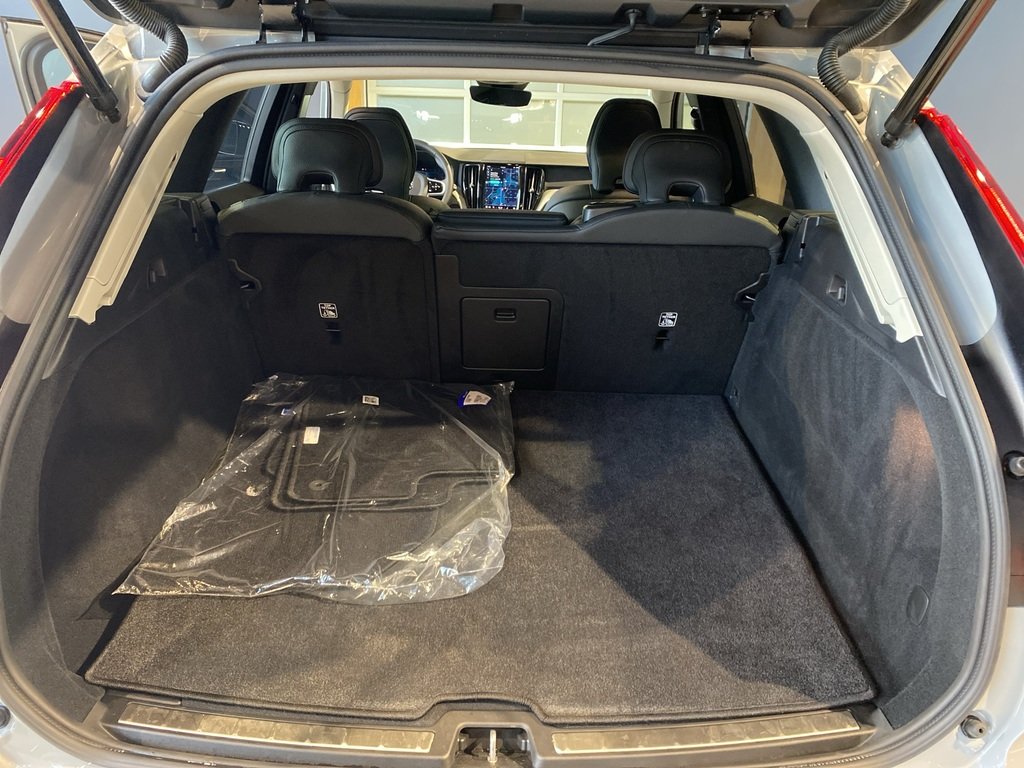 2025 Volvo XC60 B5 AWD Plus Dark Theme-19