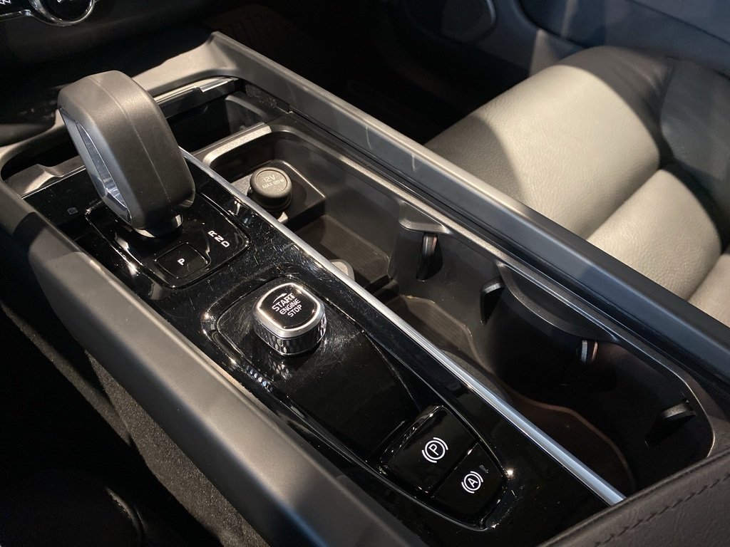 2025 Volvo XC60 B5 AWD Plus Dark Theme-12