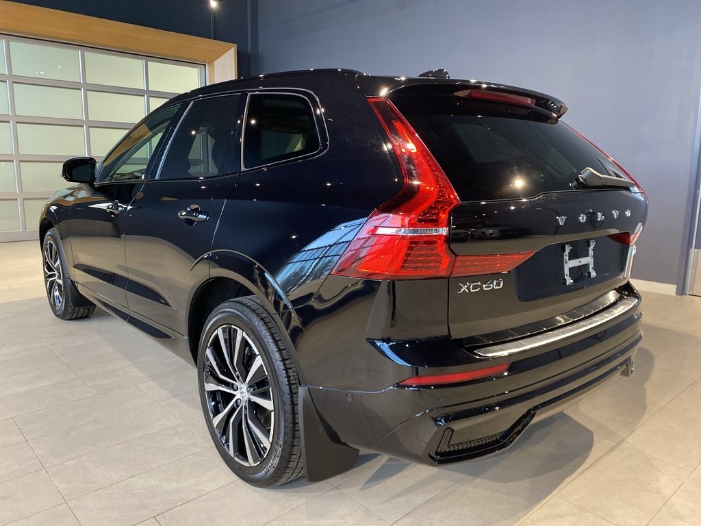 2025 Volvo XC60 B5 AWD Plus Dark Theme-2