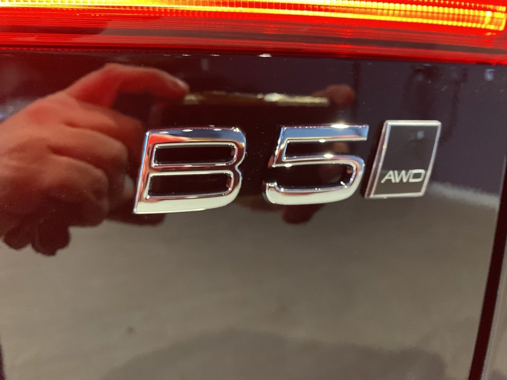 2025 Volvo XC60 B5 AWD Plus Dark Theme-26