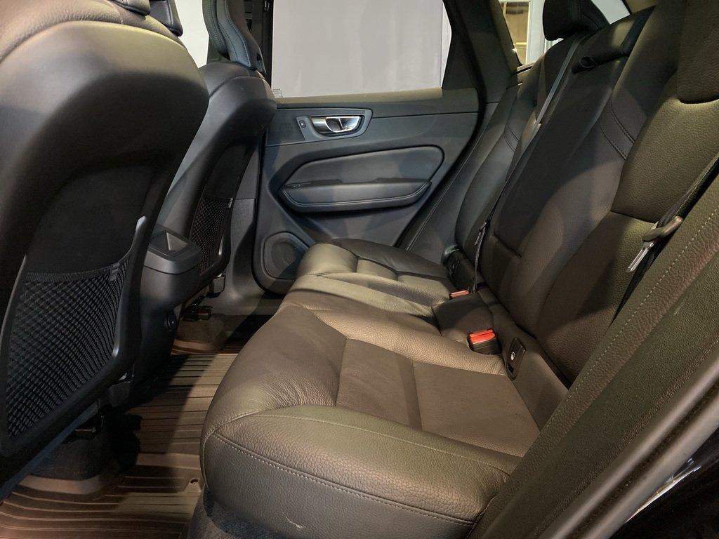 2025 Volvo XC60 B5 AWD Plus Dark Theme-17