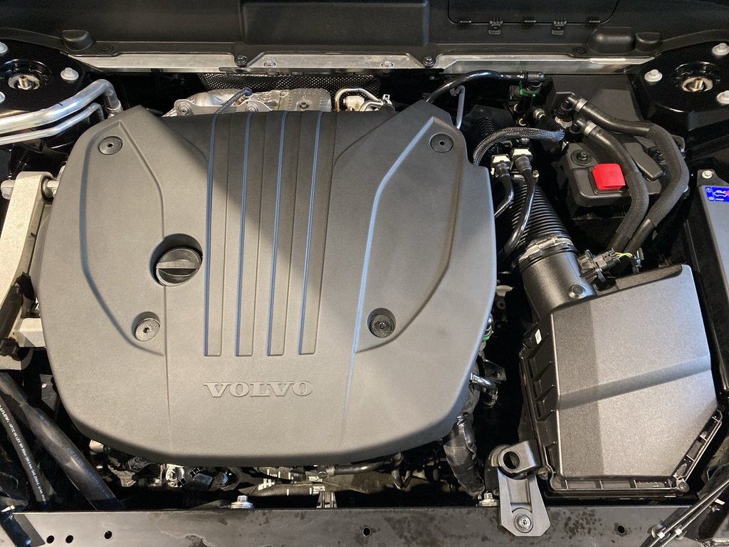2025 Volvo XC60 B5 AWD Plus Dark Theme-25