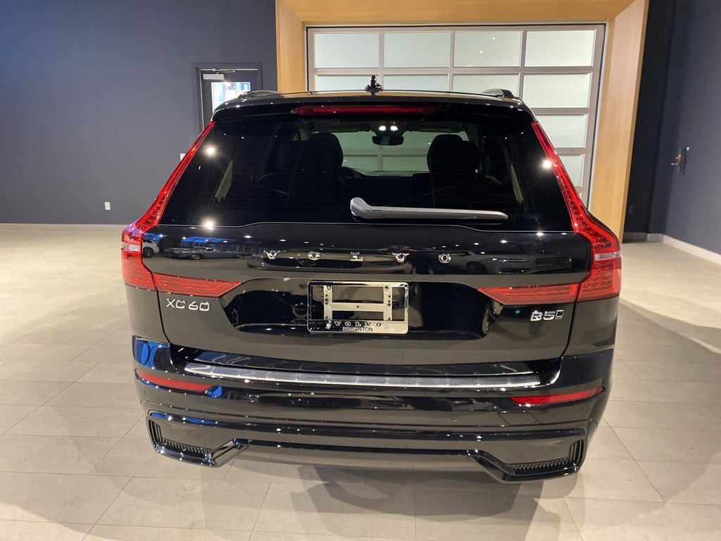 2025 Volvo XC60 B5 AWD Plus Dark Theme-3