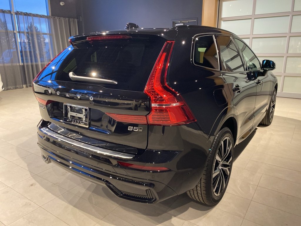 2025 Volvo XC60 B5 AWD Plus Dark Theme-4
