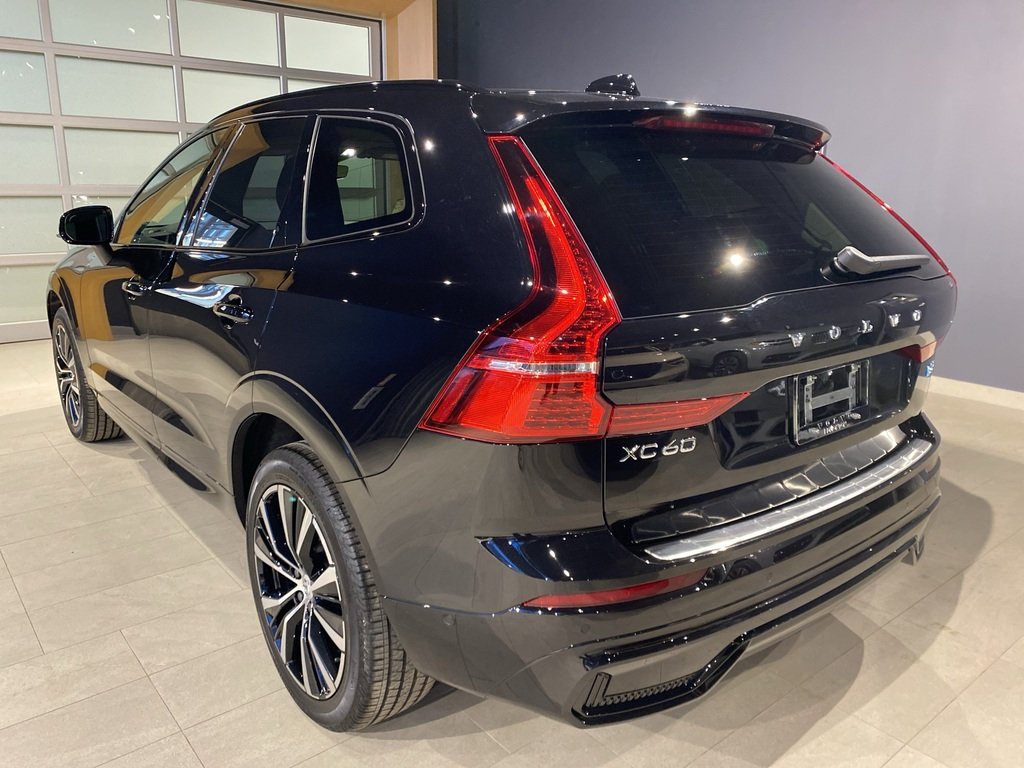 2025 Volvo XC60 B5 AWD Plus Dark Theme-2