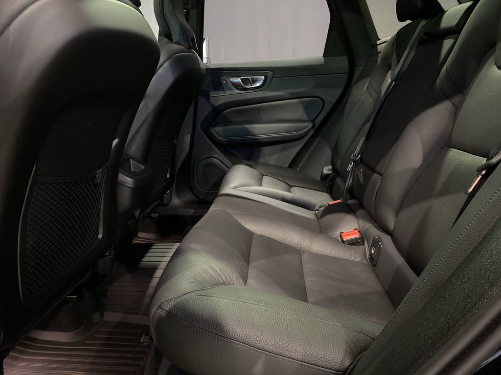 2025 Volvo XC60 B5 AWD Plus Dark Theme-17