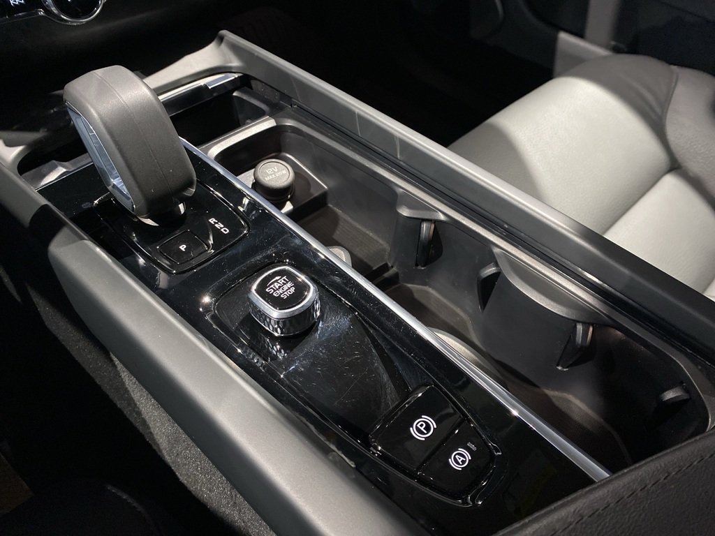 2025 Volvo XC60 B5 AWD Plus Dark Theme-12