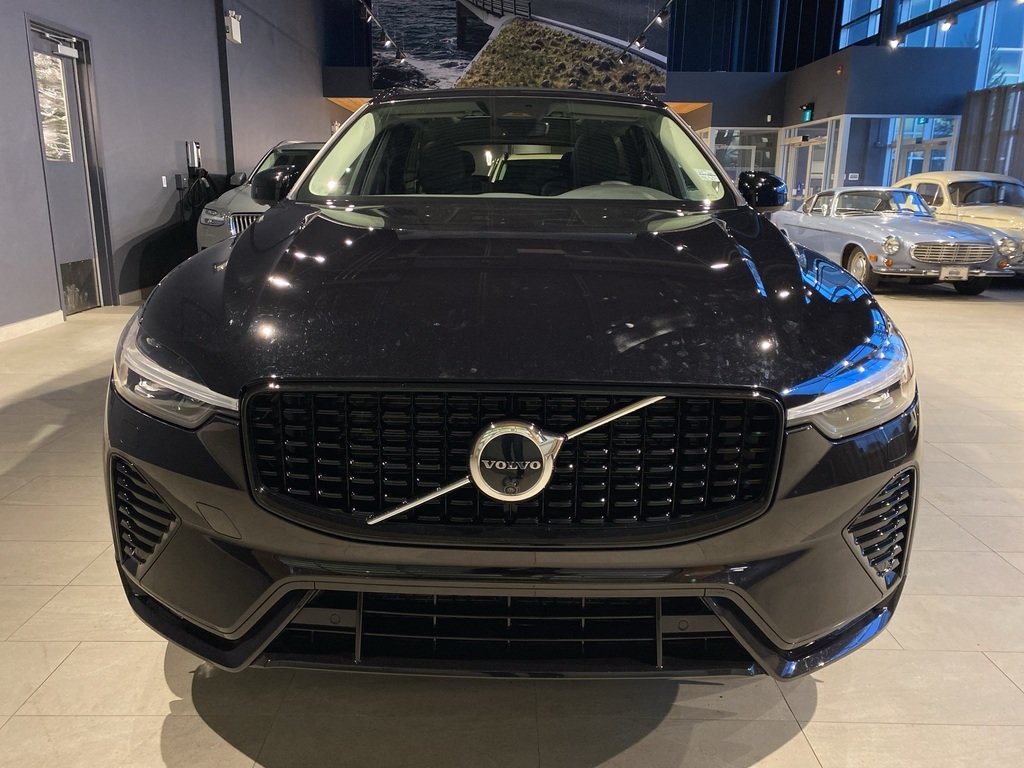 2025 Volvo XC60 B5 AWD Plus Dark Theme-7
