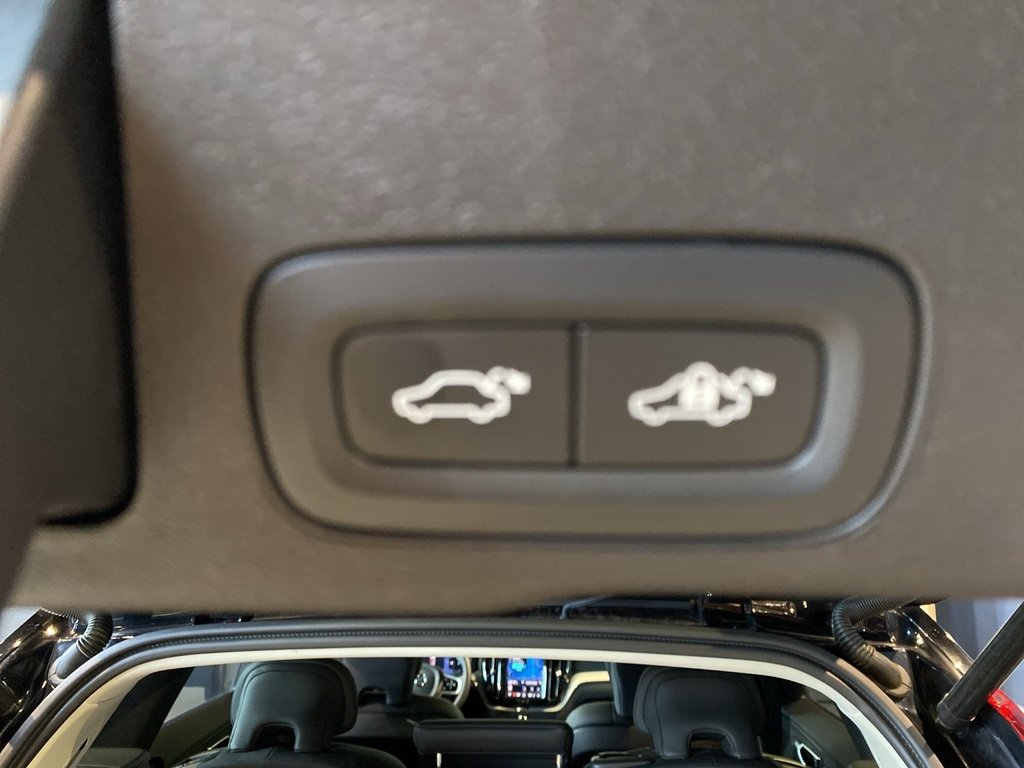 2025 Volvo XC60 B5 AWD Plus Dark Theme-20