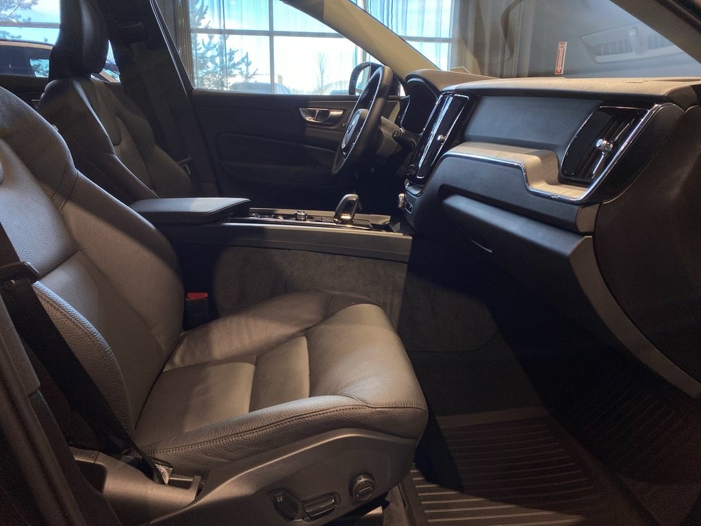 2025 Volvo XC60 B5 AWD Plus Dark Theme-22