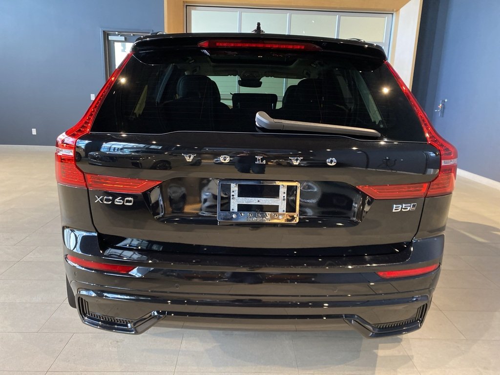 2025 Volvo XC60 B5 AWD Plus Dark Theme-3