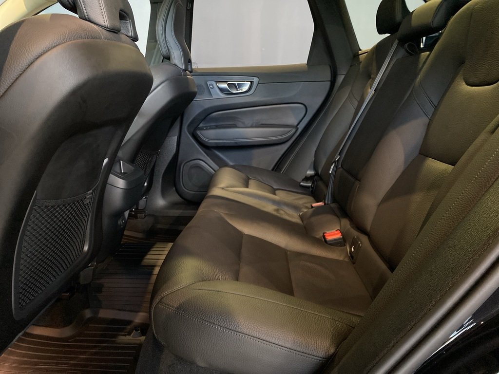 2025 Volvo XC60 B5 AWD Plus Dark Theme-17