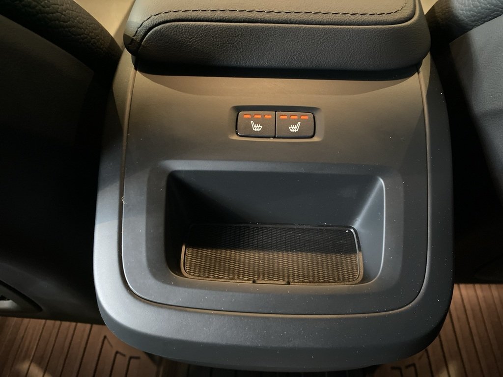 2025 Volvo XC60 B5 AWD Plus Dark Theme-18