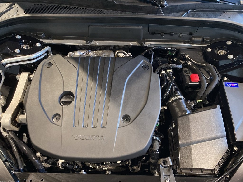 2025 Volvo XC60 B5 AWD Plus Dark Theme-25