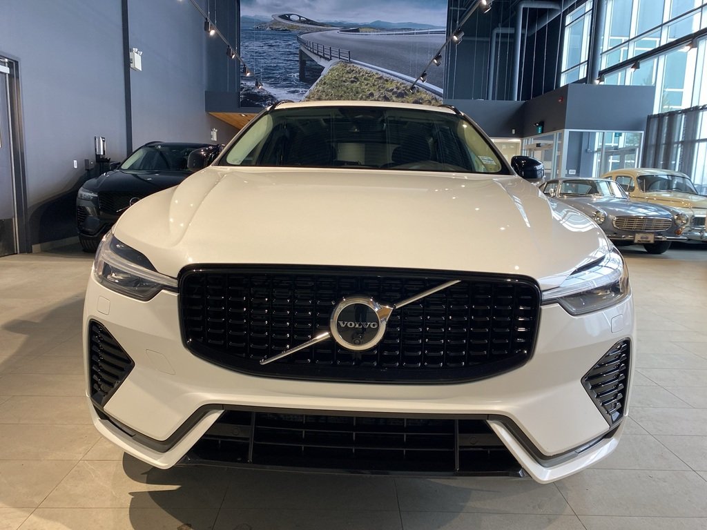 2025 Volvo XC60 B5 AWD Plus Dark Theme-7