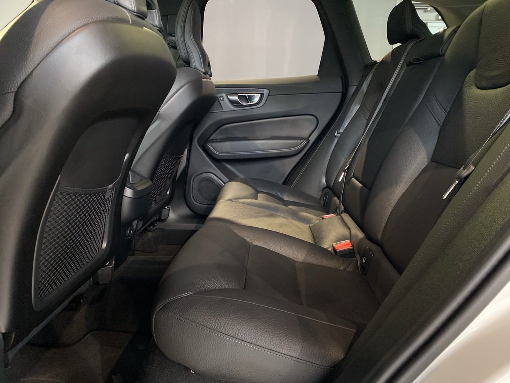 2025 Volvo XC60 B5 AWD Plus Dark Theme-17