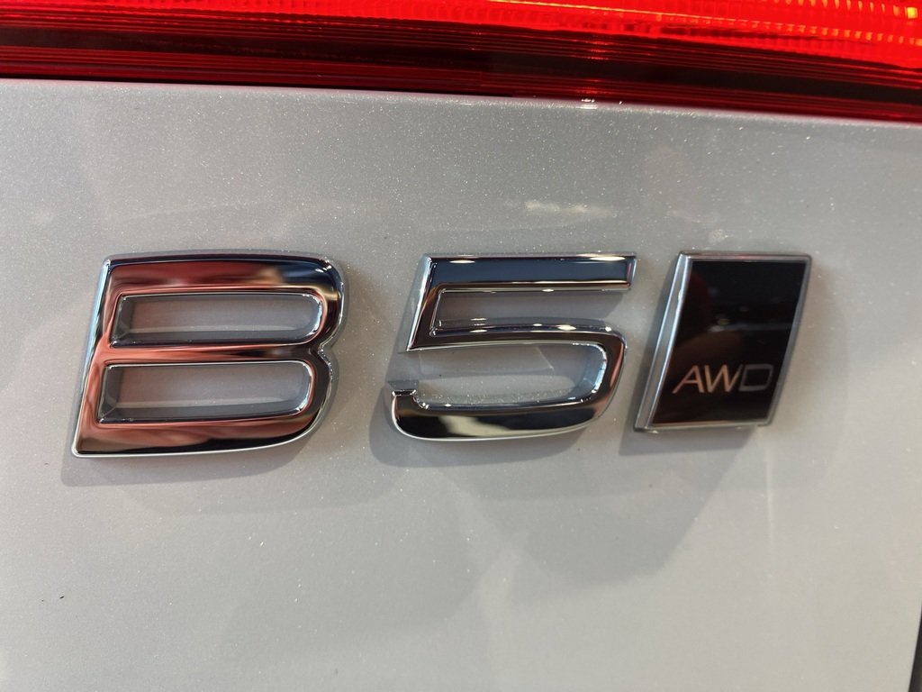 2025 Volvo XC60 B5 AWD Plus Dark Theme-26