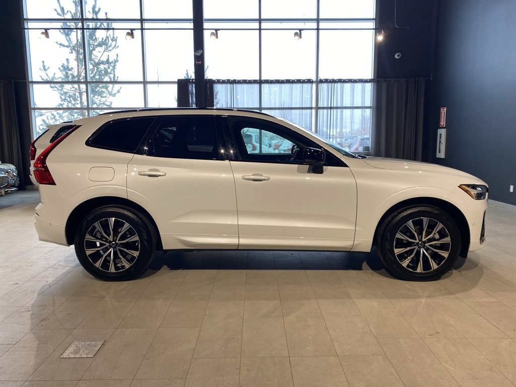 2025 Volvo XC60 B5 AWD Plus Dark Theme-5