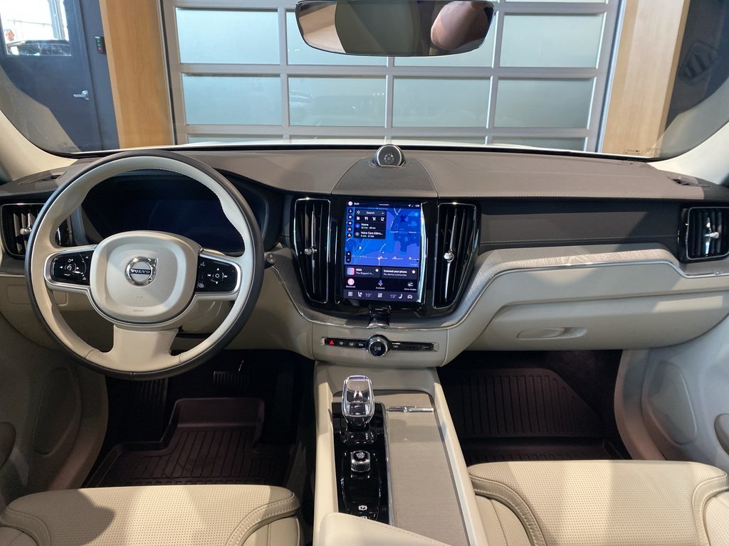 2025 Volvo XC60 B5 AWD Ultra Dark Theme-10