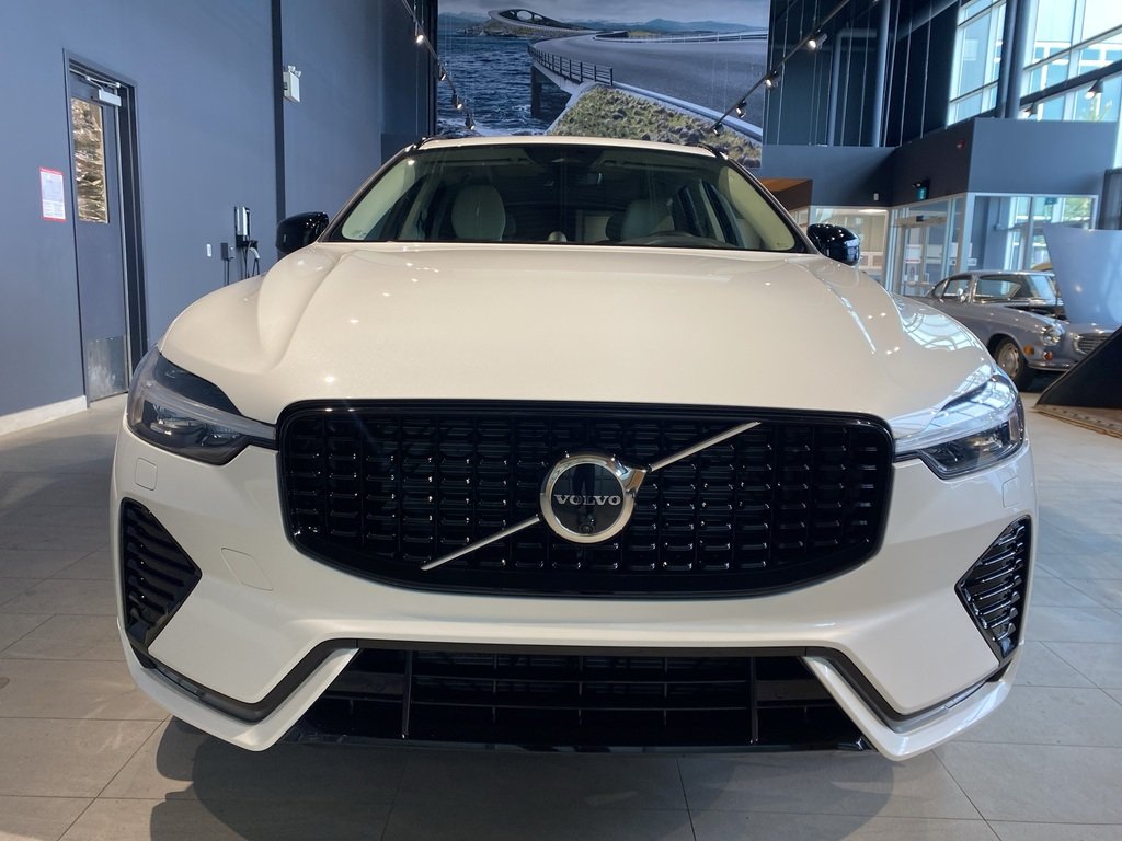 2025 Volvo XC60 B5 AWD Ultra Dark Theme-7