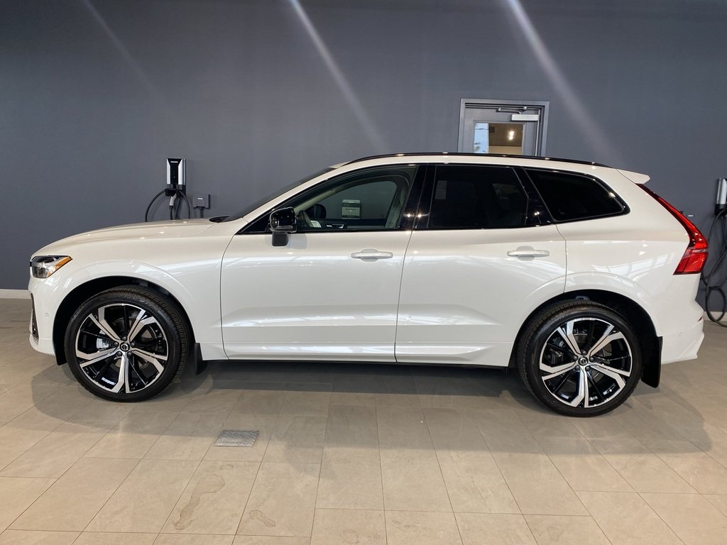 2025 Volvo XC60 B5 AWD Ultra Dark Theme-1