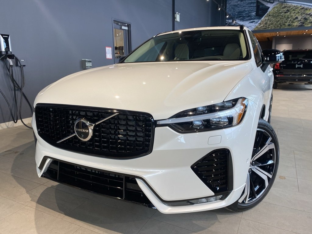 2025 Volvo XC60 B5 AWD Ultra Dark Theme-0