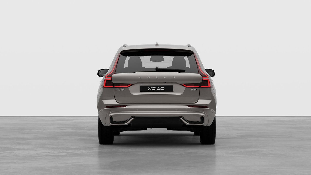 2026 Volvo XC60 Plus Dark Theme-5