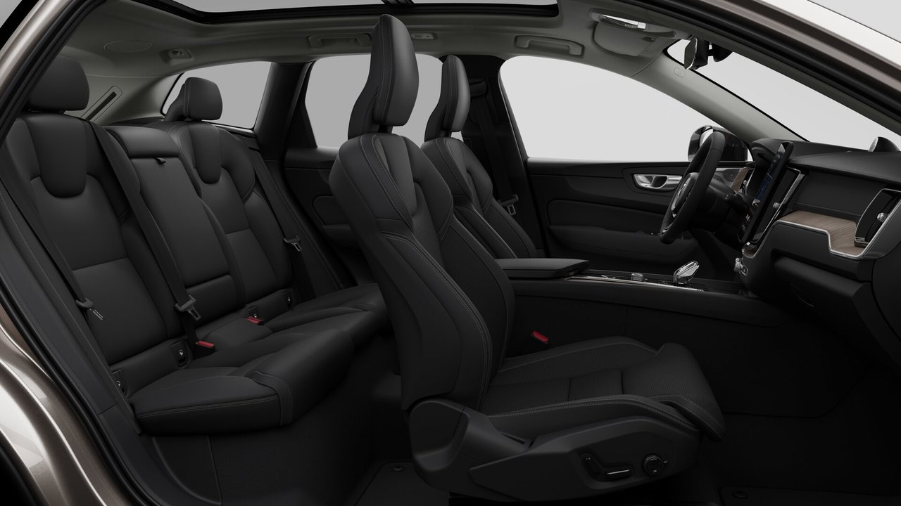 2026 Volvo XC60 Ultra Dark Theme-12