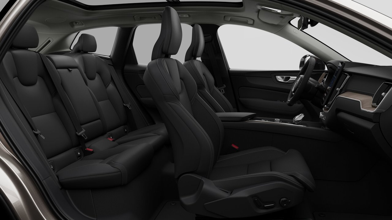 2026 Volvo XC60 Ultra Dark Theme-12