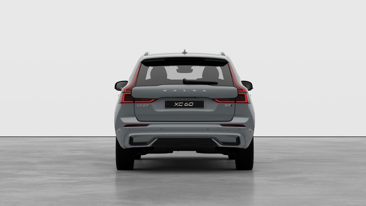 2027 Volvo XC60 Plus (Dark Theme)-5