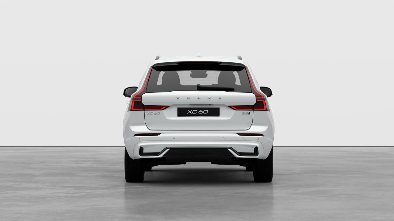 2027 Volvo XC60 Plus Dark Theme-5