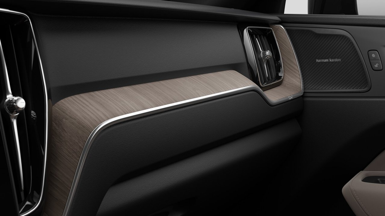 2027 Volvo XC60 Plus Dark Theme-8