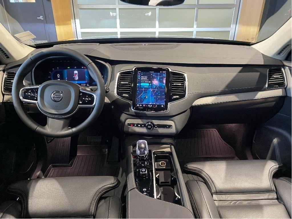 2025 Volvo XC90 Plug-In Hybrid T8 AWD Ultra Bright Theme 7-Seater-10