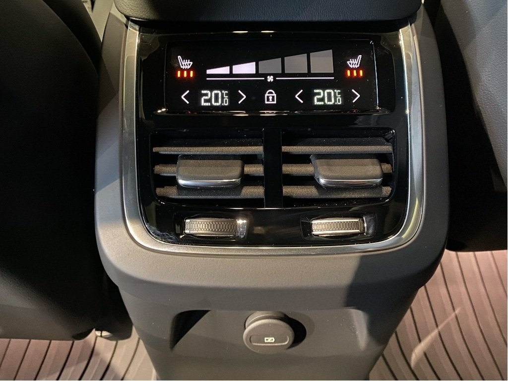 2025 Volvo XC90 Plug-In Hybrid T8 AWD Ultra Bright Theme 7-Seater-18