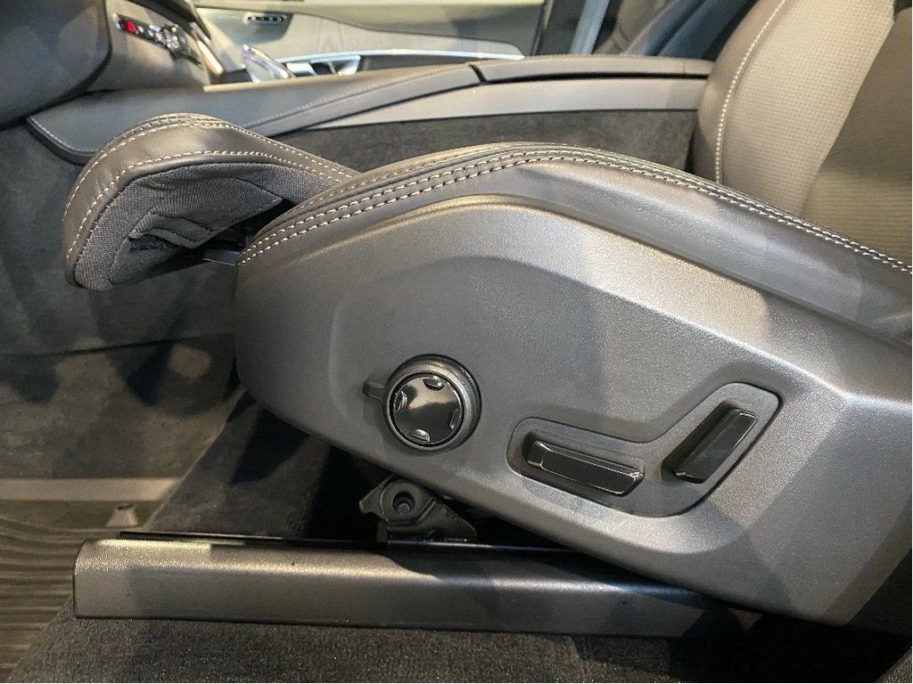 2025 Volvo XC90 Plug-In Hybrid T8 AWD Ultra Bright Theme 7-Seater-13