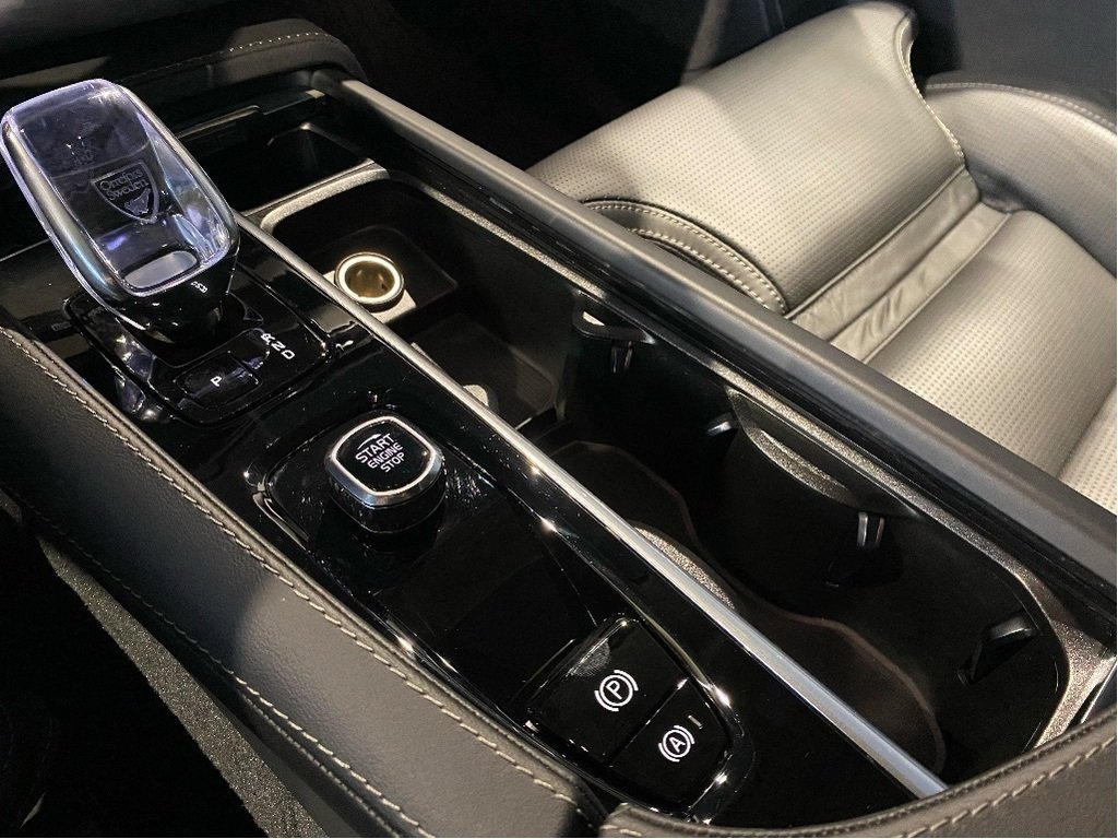 2025 Volvo XC90 Plug-In Hybrid T8 AWD Ultra Bright Theme 7-Seater-12