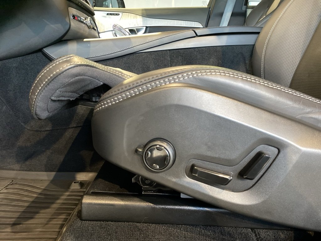 2025 Volvo XC90 Plug-In Hybrid T8 AWD Ultra Bright Theme 7-Seater-13