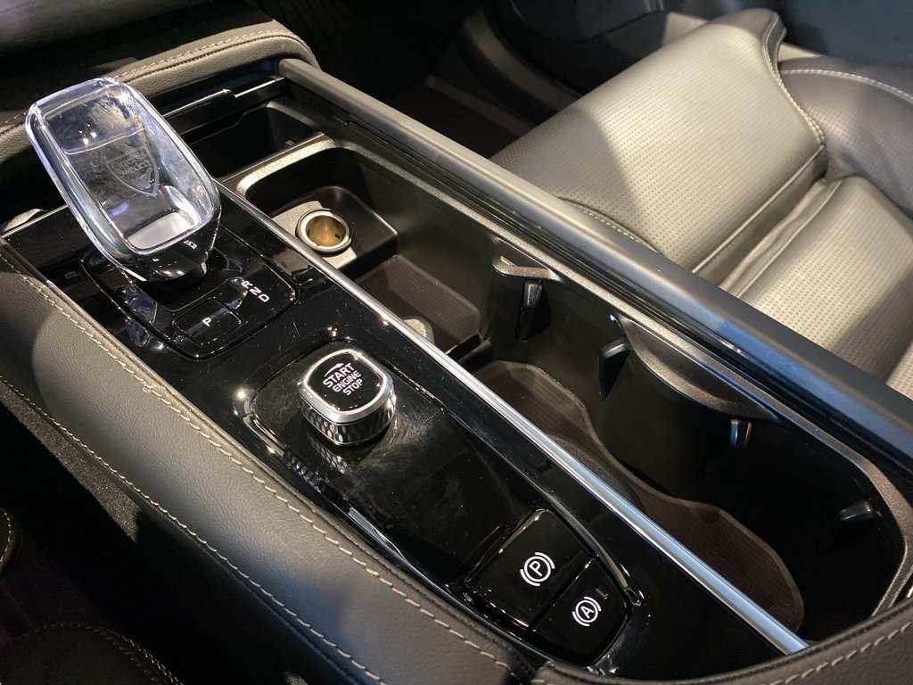 2025 Volvo XC90 Plug-In Hybrid T8 AWD Ultra Bright Theme 7-Seater-12