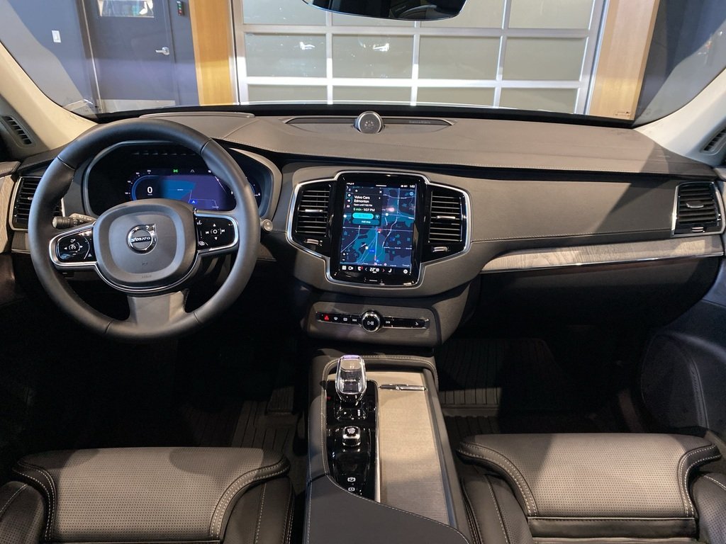 2025 Volvo XC90 Plug-In Hybrid T8 AWD Ultra Bright Theme 7-Seater-10