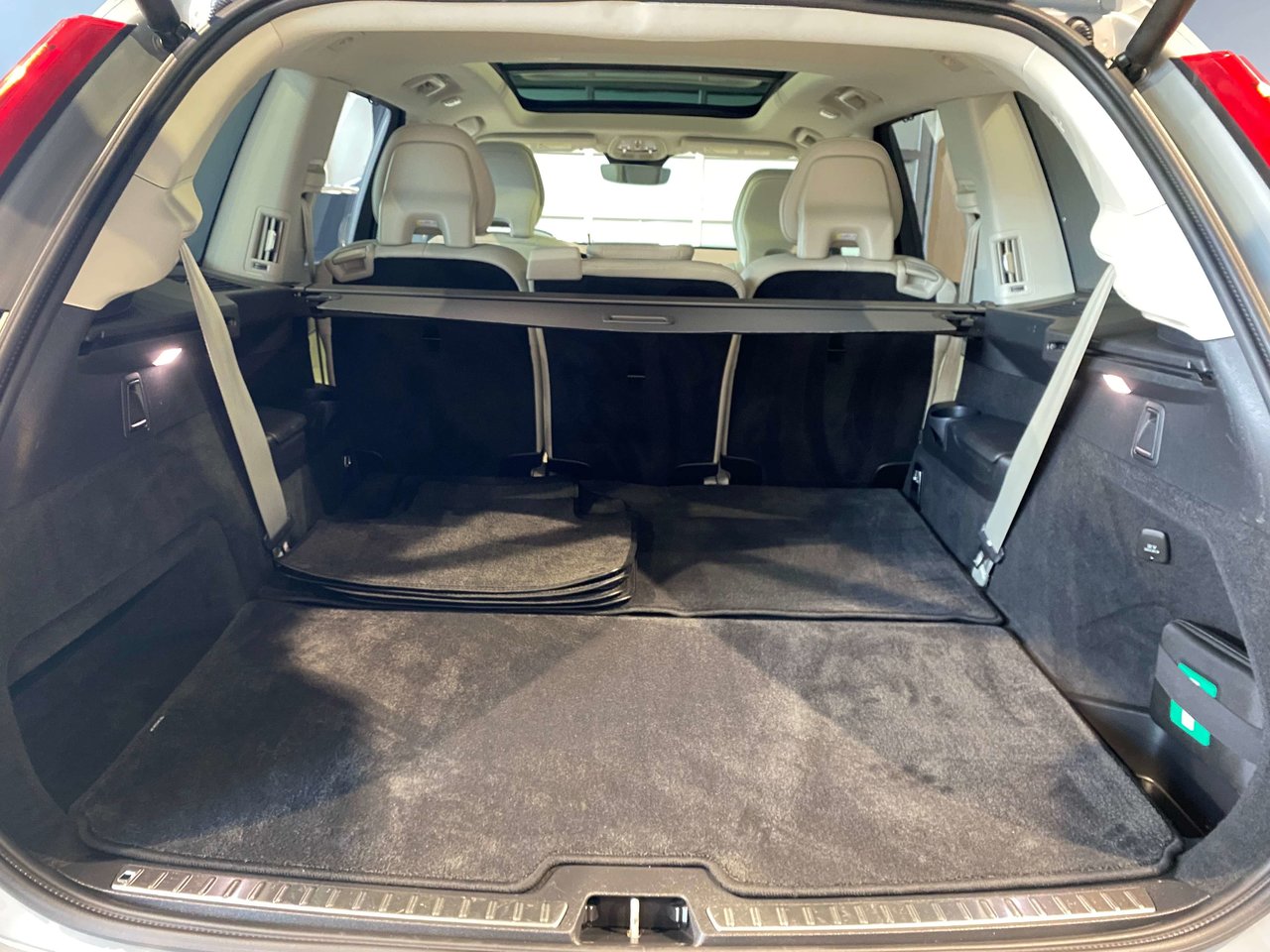 2025 Volvo XC90 Plug-In Hybrid T8 AWD Ultra Bright Theme 7-Seater-18