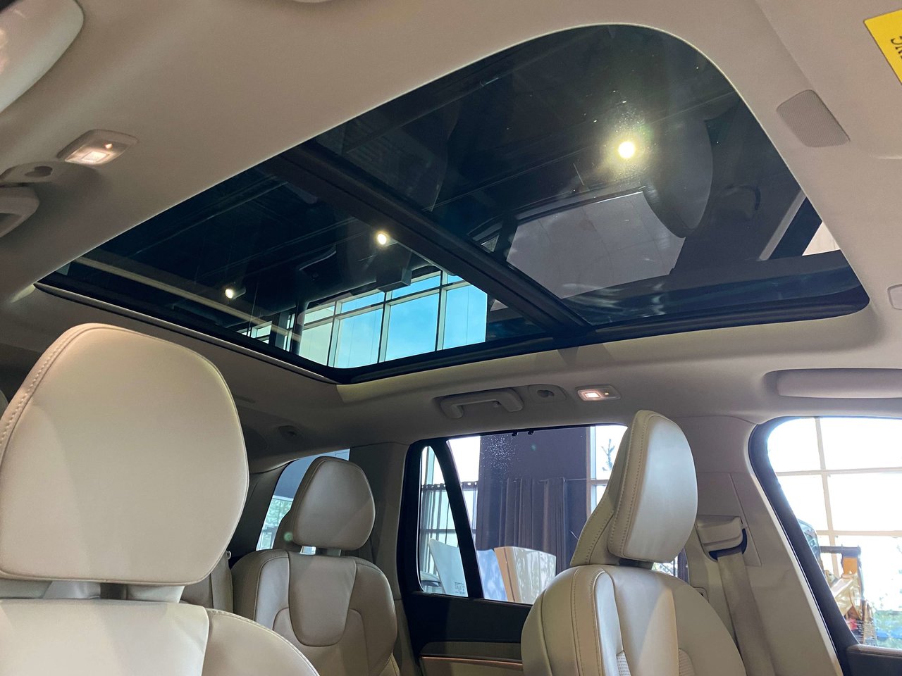 2025 Volvo XC90 Plug-In Hybrid T8 AWD Ultra Bright Theme 7-Seater-23