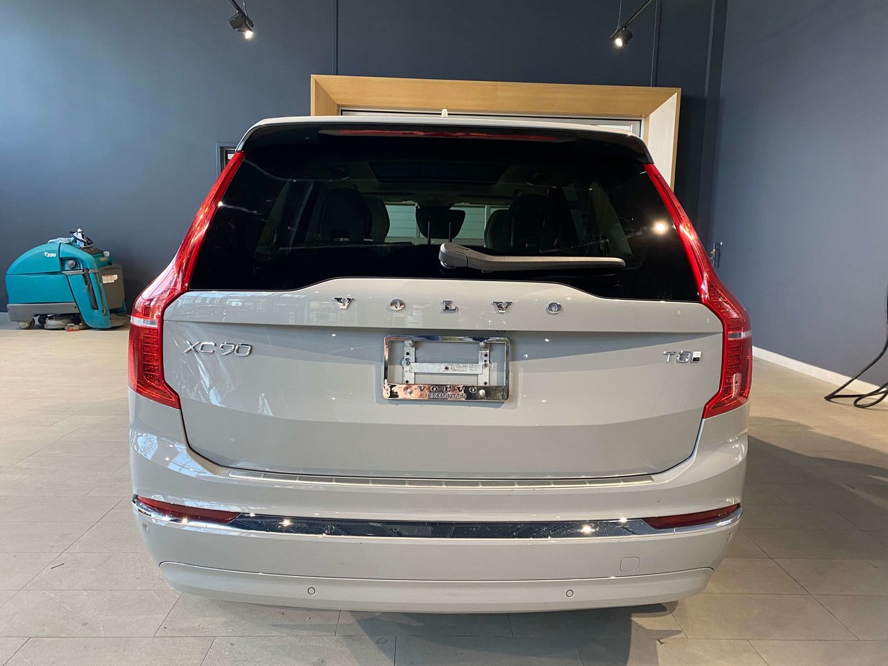 2025 Volvo XC90 Plug-In Hybrid T8 AWD Ultra Bright Theme 7-Seater-3