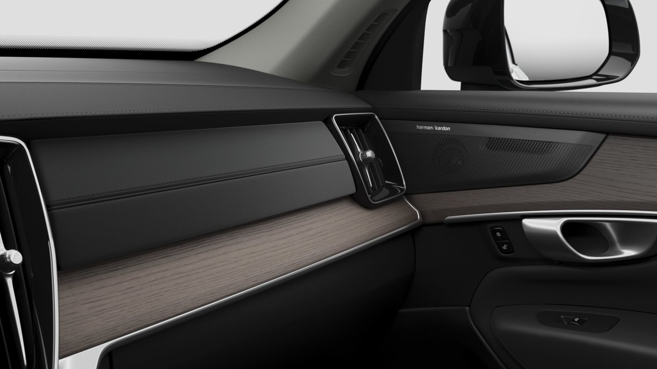 2026 Volvo XC90 Plug-In Hybrid Plus Dark Theme-8