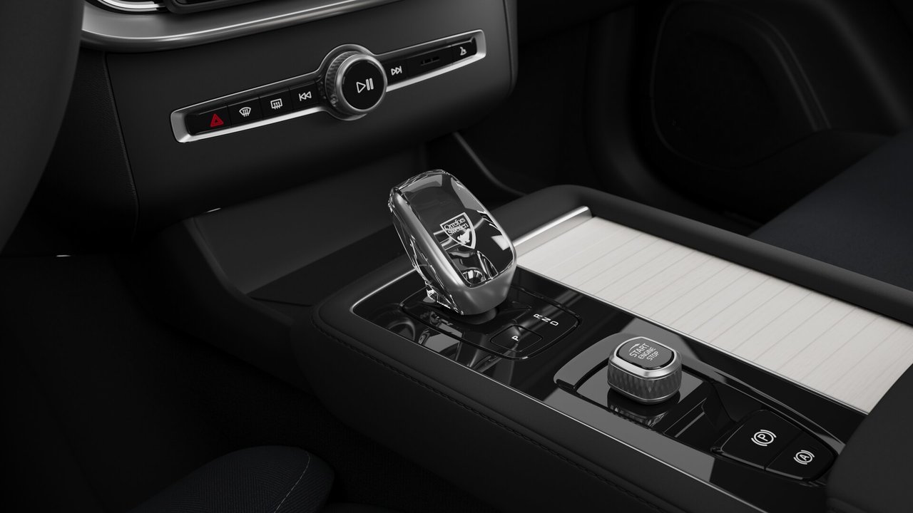 2026 Volvo XC90 Plug-In Hybrid Ultra Dark Theme-10