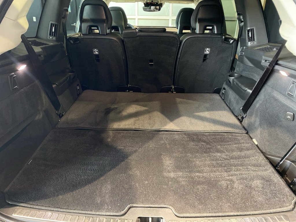 2022 Volvo XC90 T6 AWD Momentum (7-Seat)-19