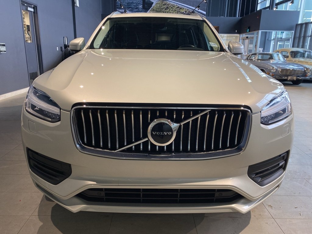 2022 Volvo XC90 T6 AWD Momentum (7-Seat)-7