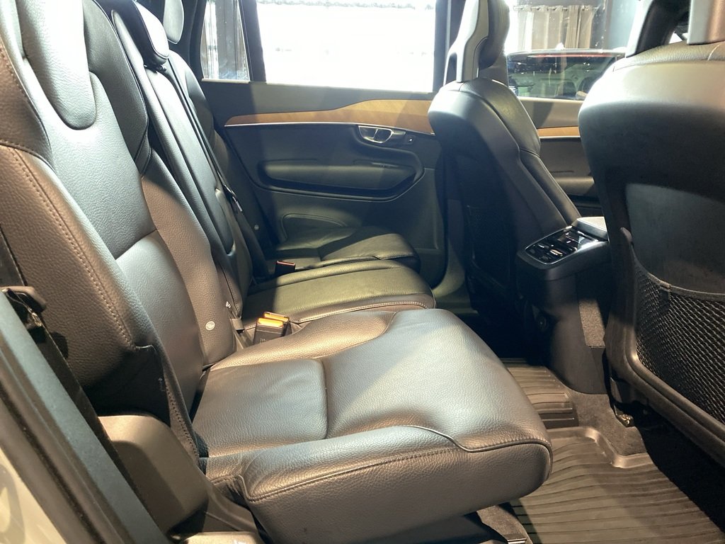 2022 Volvo XC90 T6 AWD Momentum (7-Seat)-21
