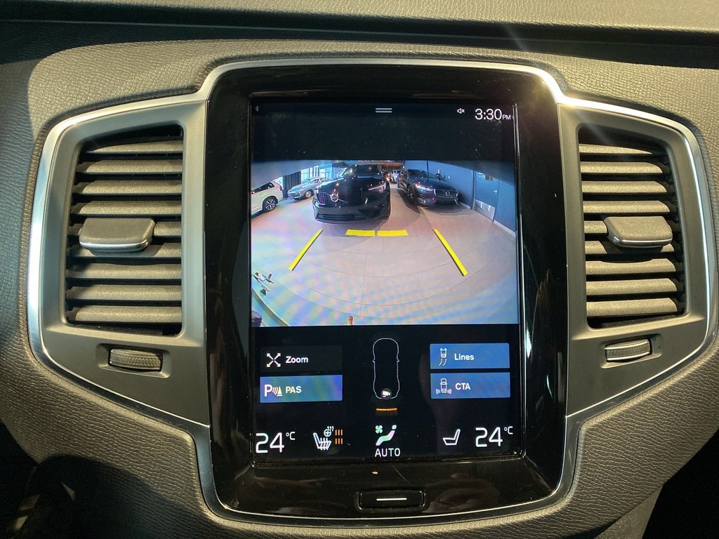 2022 Volvo XC90 T6 AWD Momentum (7-Seat)-16