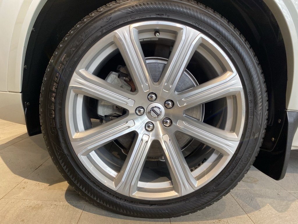 2022 Volvo XC90 T6 AWD Momentum (7-Seat)-8