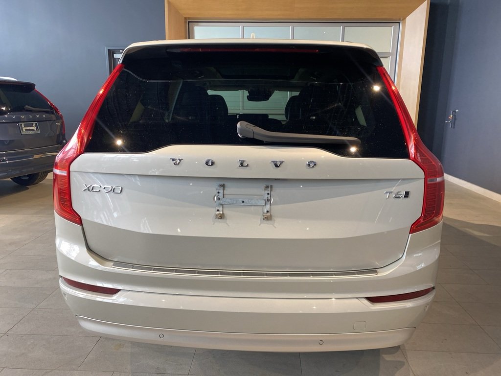 2022 Volvo XC90 T6 AWD Momentum (7-Seat)-3